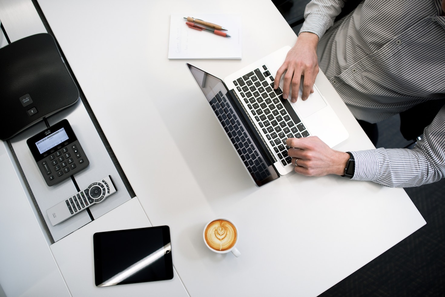 Estrategias para Alinear Tecnología y Emociones en Negocios
